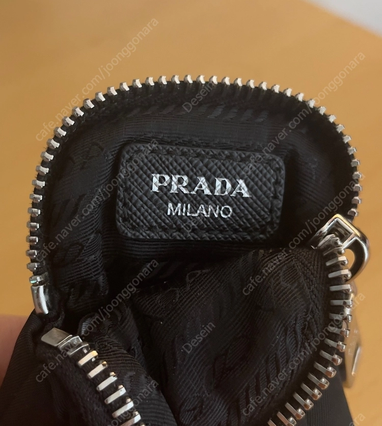 프라다 리나일론 미니 파우치 PRADA 이미지