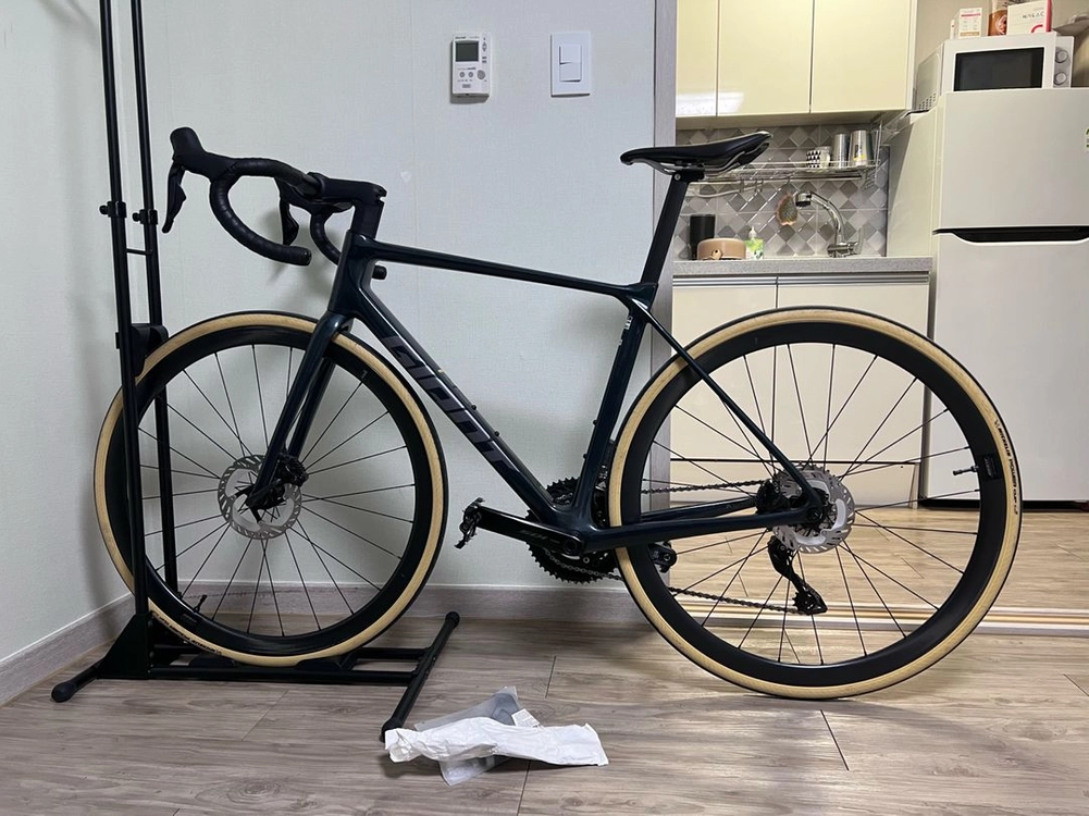 25 자이언트 tcr 어드밴스1kom di2 로드 자전거 이미지