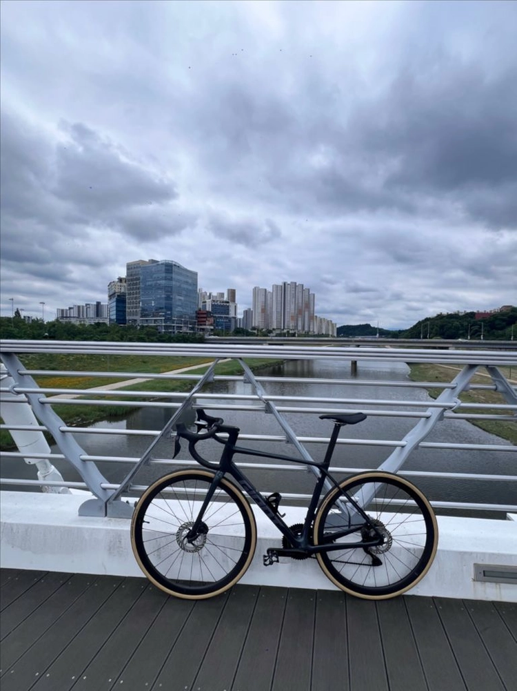 25 자이언트 tcr 어드밴스1kom di2 로드 자전거 이미지