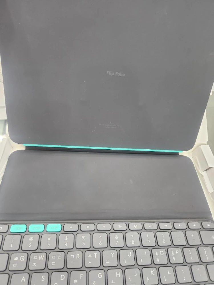 로지텍 Flip Folio 아이패드 프로/에어 13인치 키보드 케이스 이미지