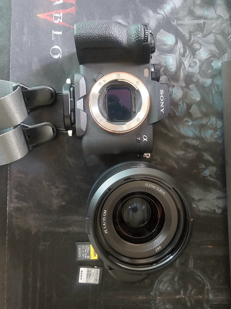 소니 A7M4 1,936컷 + 35GM + 배터리2 + 256GB 메모리2 + 픽디자인 + 포토클램 삼각대 이미지