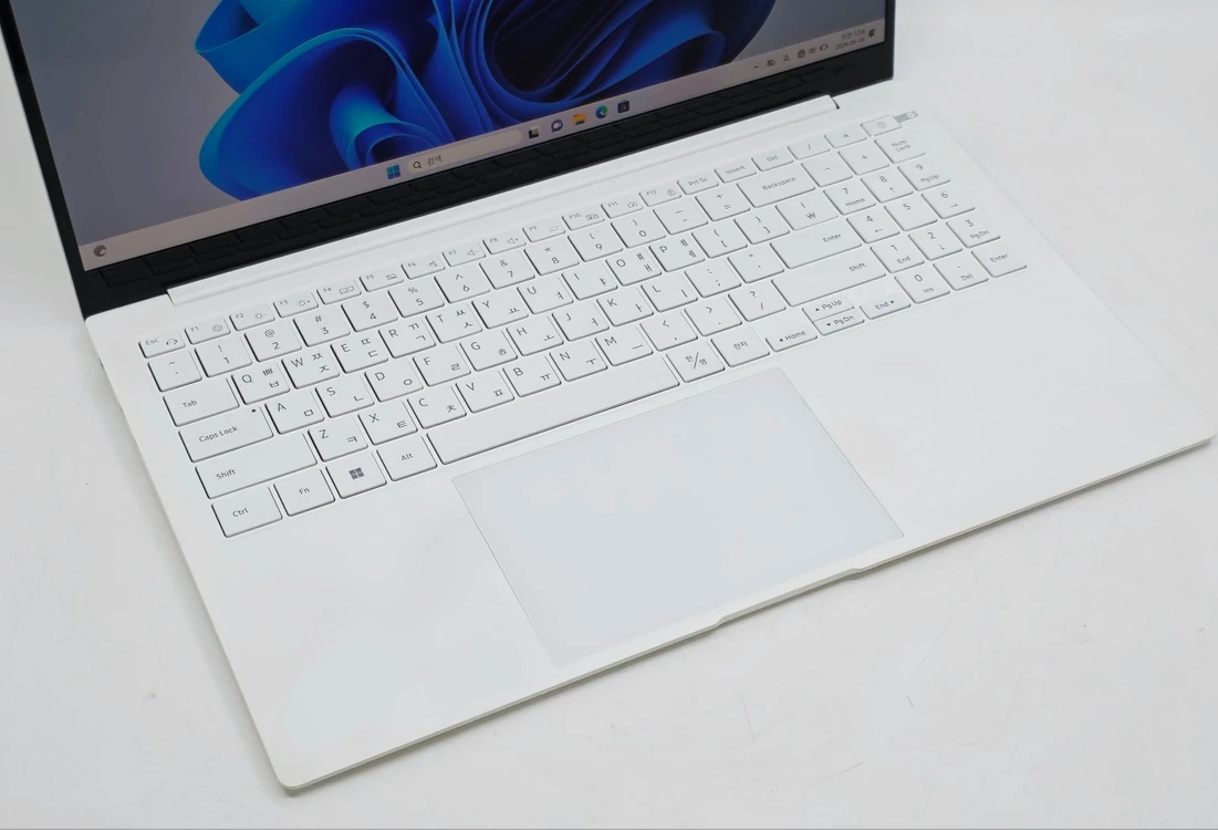 삼성 갤럭시북2 프로 NT951XED-K01/C i5-1240P 16GB SSD 512GB 15.6인치 중고 노트북 이미지