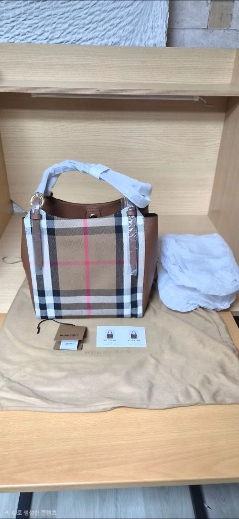 (새상품)버버리 하우스체크 숄더백/토트백 미사용 정품 구찌프라다루이비통디올고야드샤넬셀린느보테가생로랑발렌시아가버버리가 이미지