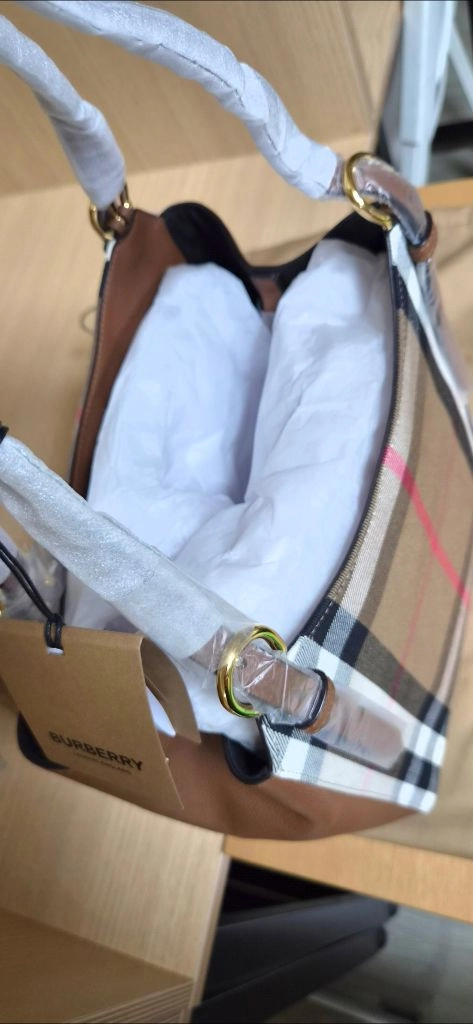 (새상품)버버리 하우스체크 숄더백/토트백 미사용 정품 구찌프라다루이비통디올고야드샤넬셀린느보테가생로랑발렌시아가버버리가 이미지
