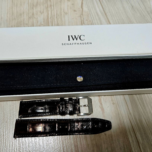 정품) IWC 악어 가죽 시계 스트랩 블랙 팝니다 (러그20mm) 이미지