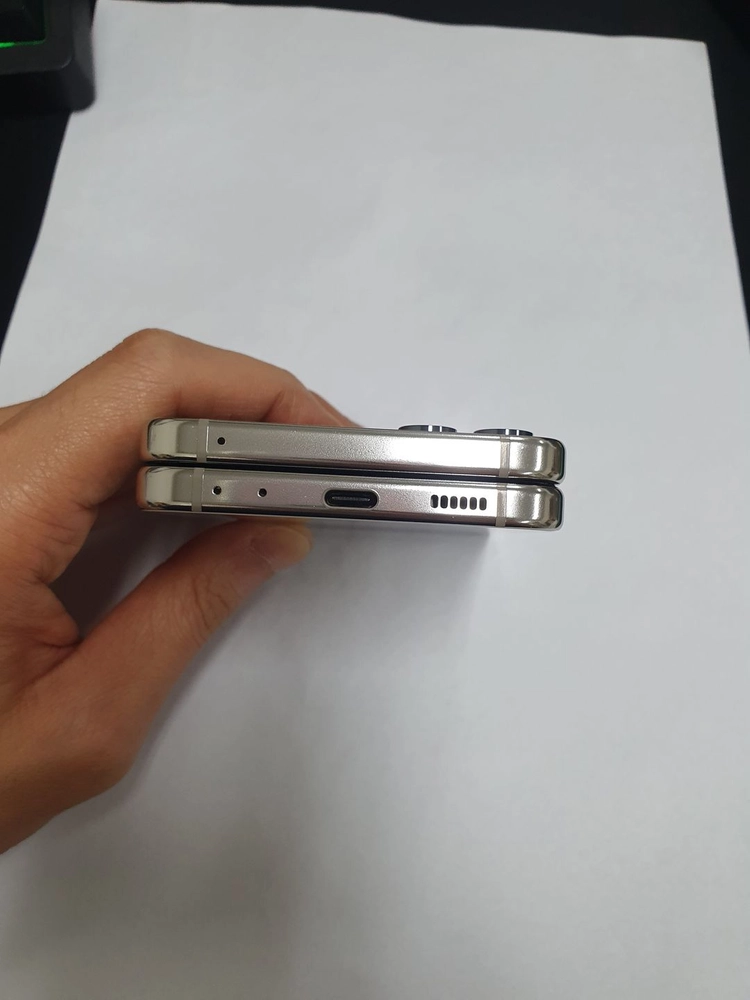 .갤럭시Z플립5 256GB 화이트 SK 무잔상 기능정상 중고폰 216485 이미지
