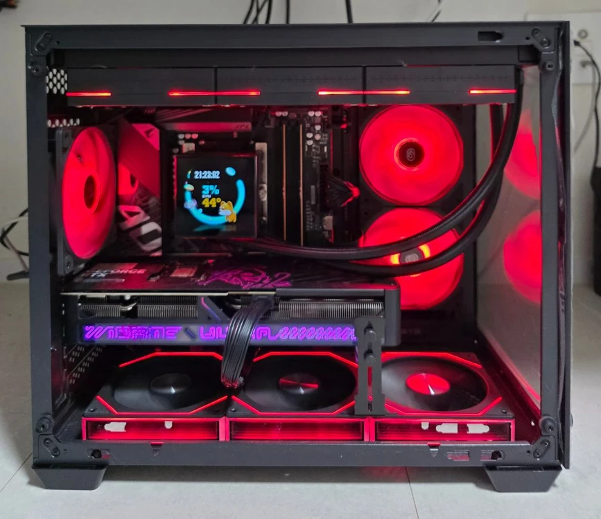 9800X3D , RTX 5070 게이밍 컴퓨터 팝니다 이미지