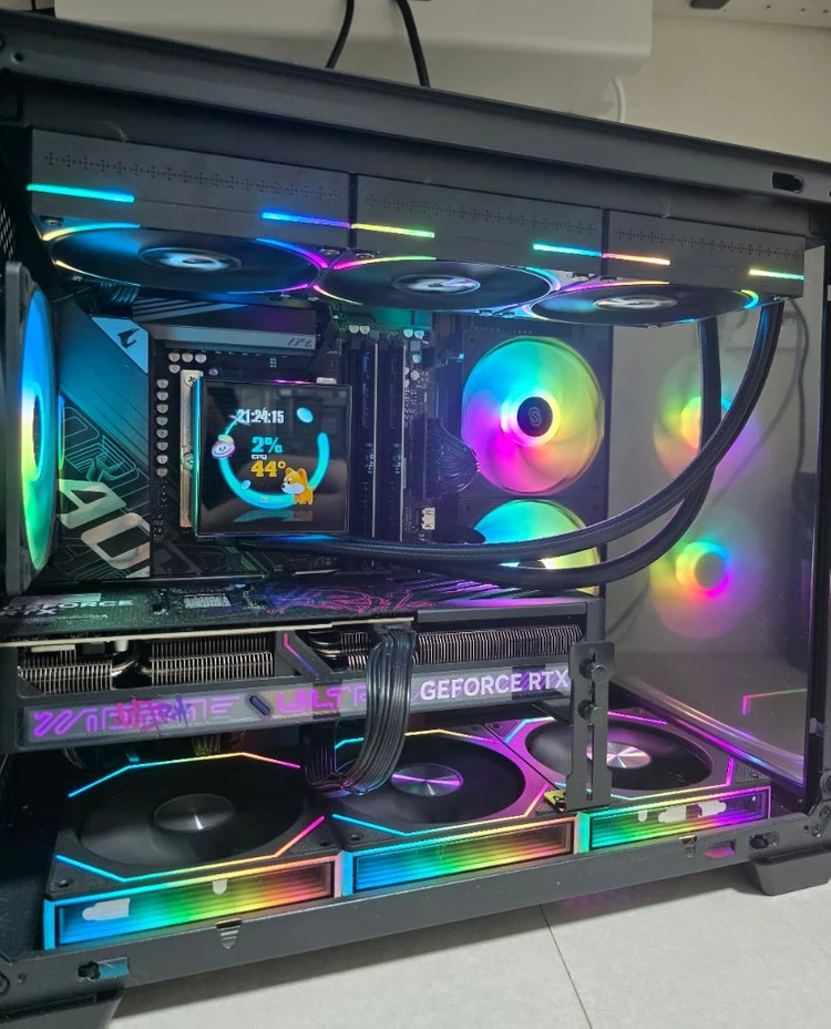 9800X3D , RTX 5070 게이밍 컴퓨터 팝니다 이미지
