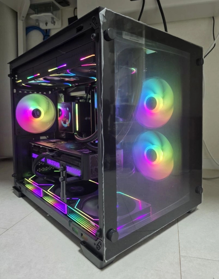 9800X3D , RTX 5070 게이밍 컴퓨터 팝니다 이미지