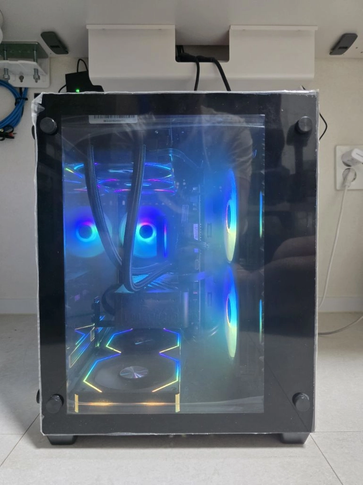 9800X3D , RTX 5070 게이밍 컴퓨터 팝니다 이미지