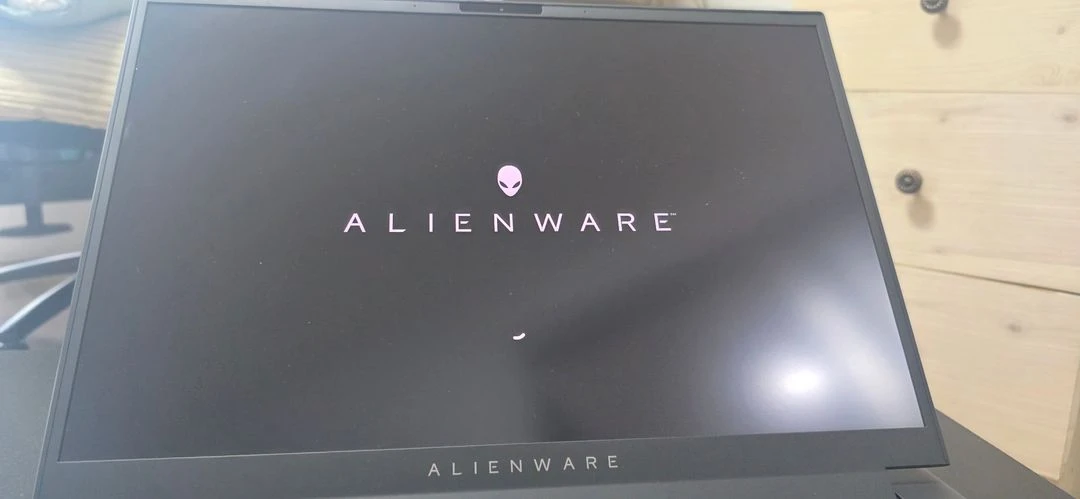 델에일리언웨어 M16R1 QHD 4070그래픽 게이밍노트북(새배터리) 이미지