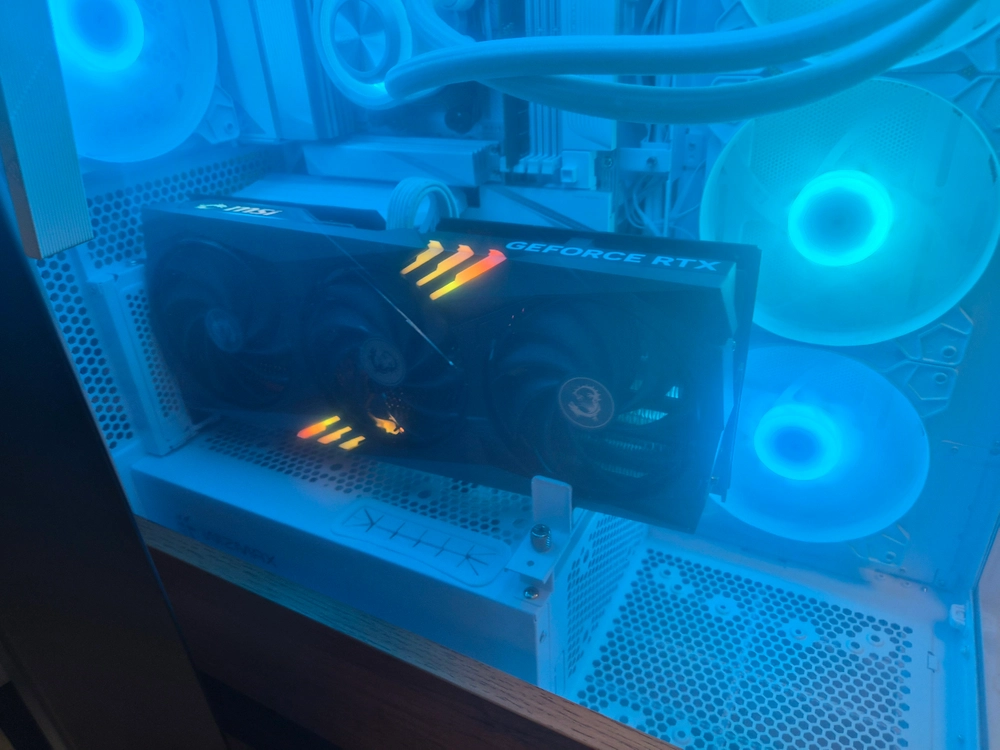 MSI RTX 4070 GAMING X TRIO 12GB 그래픽카드 이미지