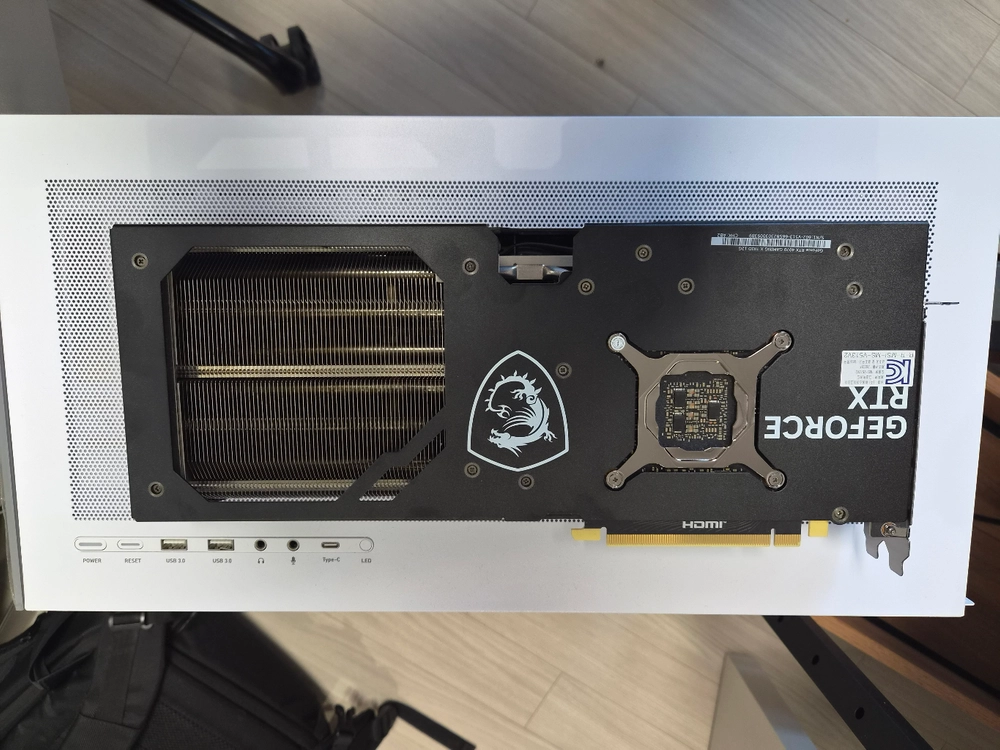 MSI RTX 4070 GAMING X TRIO 12GB 그래픽카드 이미지