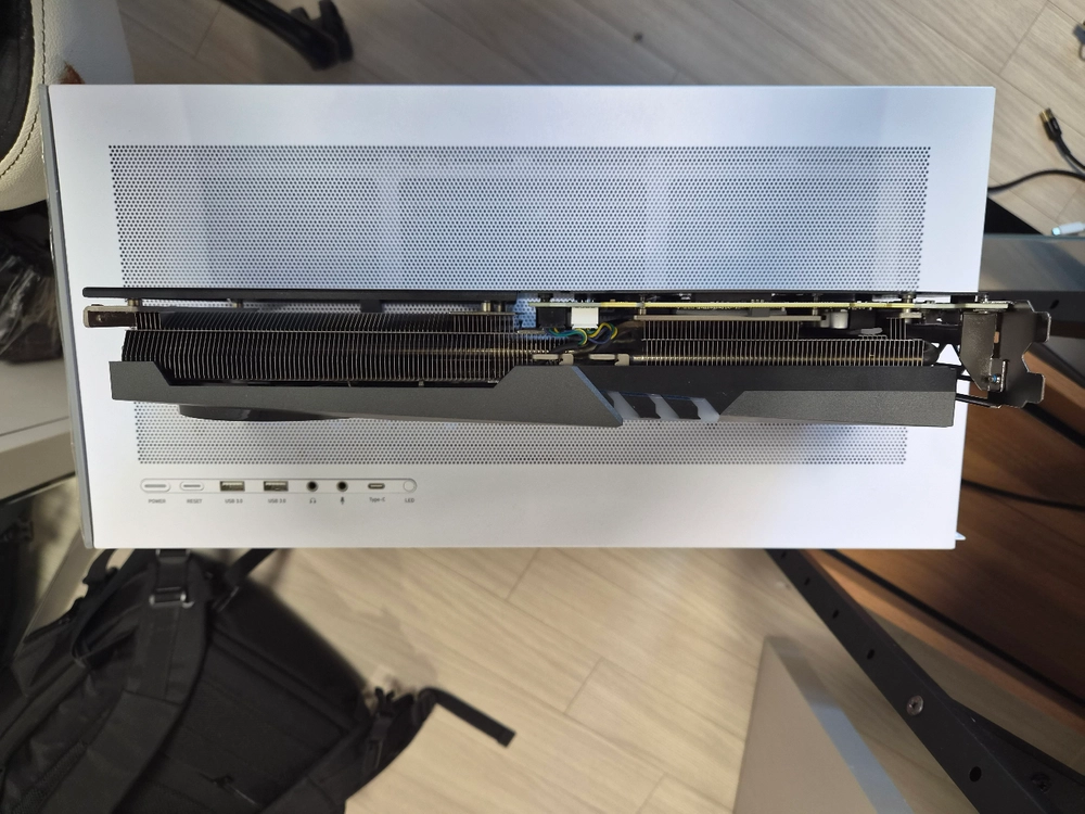 MSI RTX 4070 GAMING X TRIO 12GB 그래픽카드 이미지