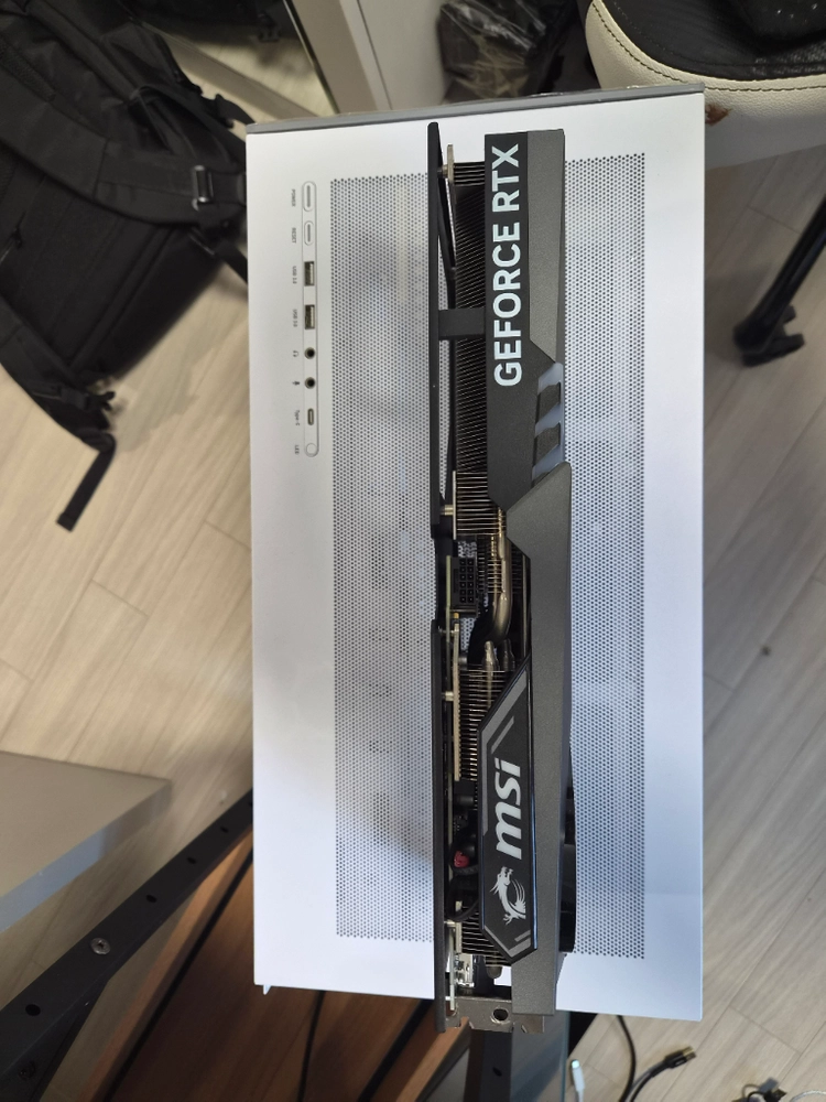 MSI RTX 4070 GAMING X TRIO 12GB 그래픽카드 이미지
