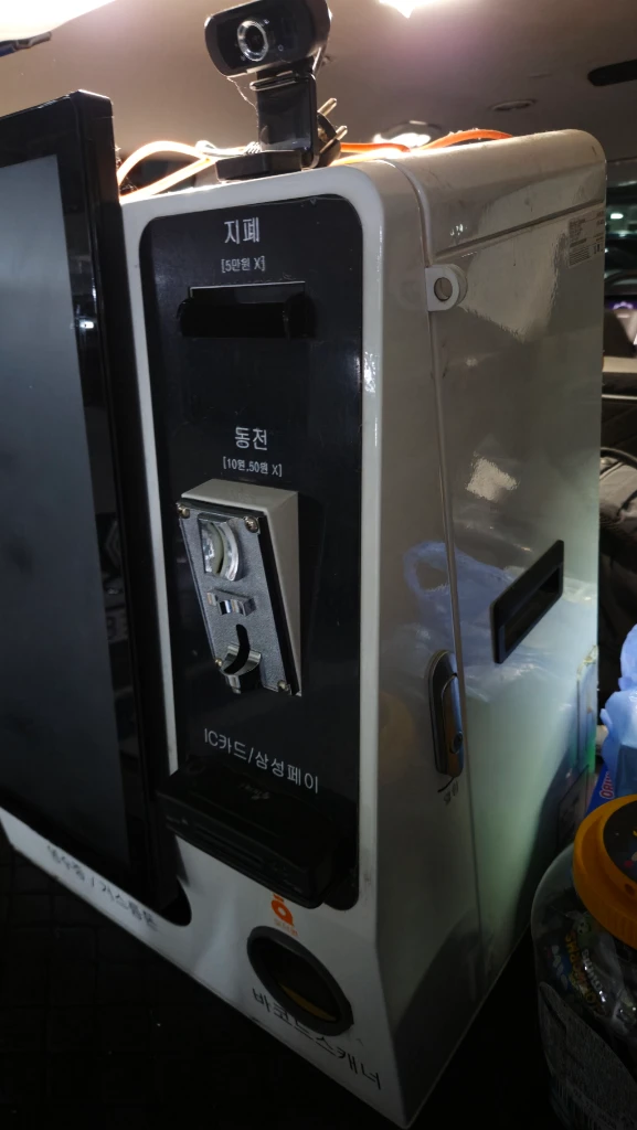 오더퀸 현금 카드 겸용 키오스크 무인점 이미지