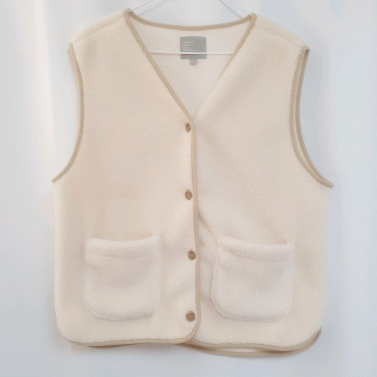 스파오 브이넥 양털 덤블 베스트 조끼 아우터 뽀글이 / 유니클로 자라 zara 스파오 탑텐 에잇세컨즈 미쏘 로엠 이미지