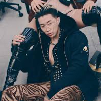 무스너클 히스골드 L(박재범 버니 스웨터) 이미지