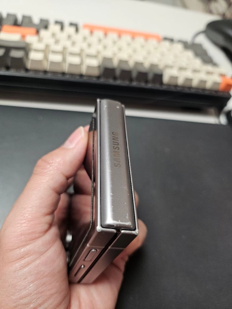갤럭시 Z 플립6 실버 256GB 이미지