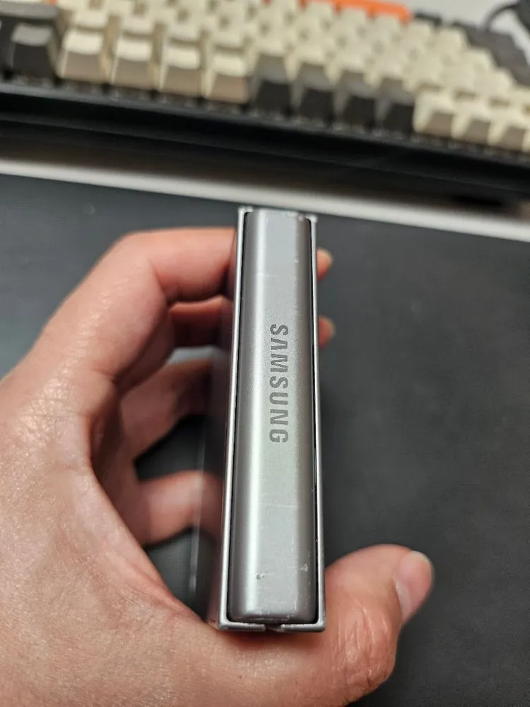 갤럭시 Z 플립6 실버 256GB 이미지