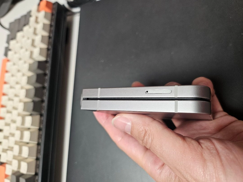 갤럭시 Z 플립6 실버 256GB 이미지
