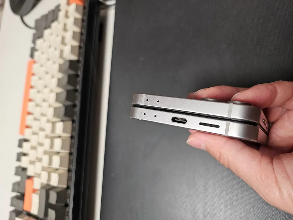 갤럭시 Z 플립6 실버 256GB 이미지