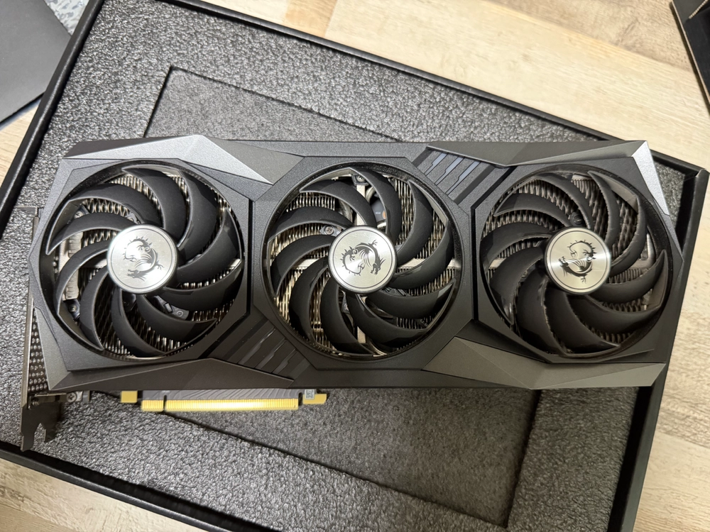MSI RTX 3080 Gaming Trio 그래픽카드 이미지