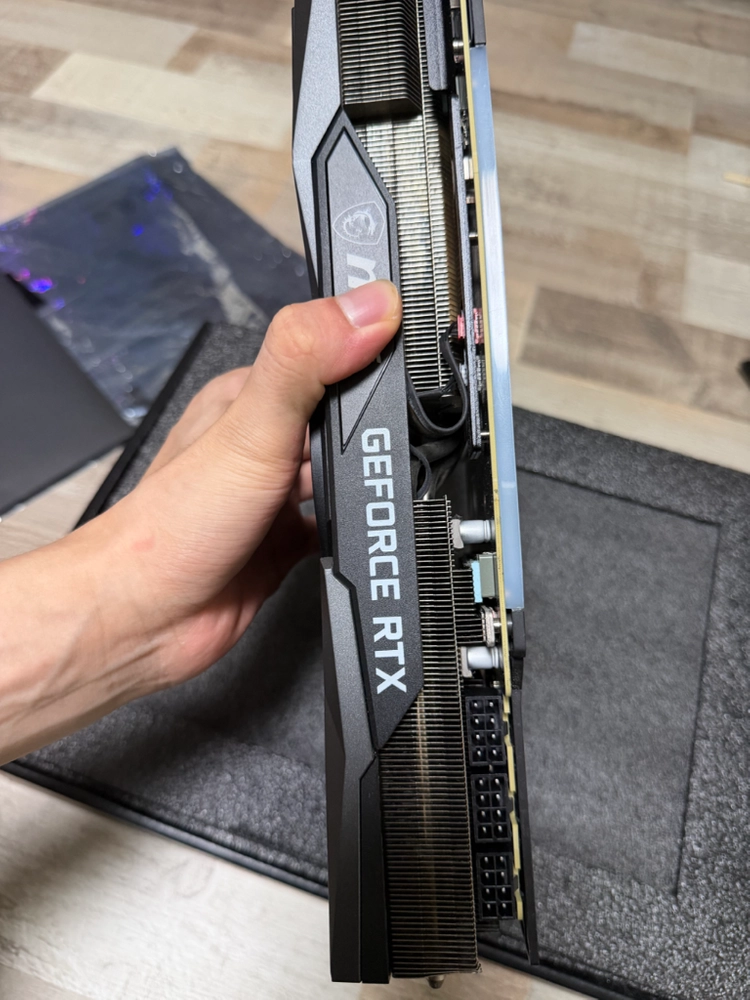 MSI RTX 3080 Gaming Trio 그래픽카드 이미지