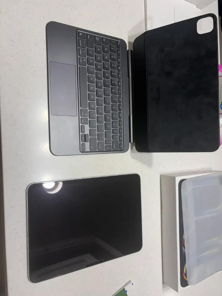아이패드 프로 M5 11인치 256GB 셀룰러 실버 + 애플 정품 매직키보드 블랙 이미지