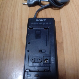 소니 캠코터 8mm 충전기 AC-V30 이미지