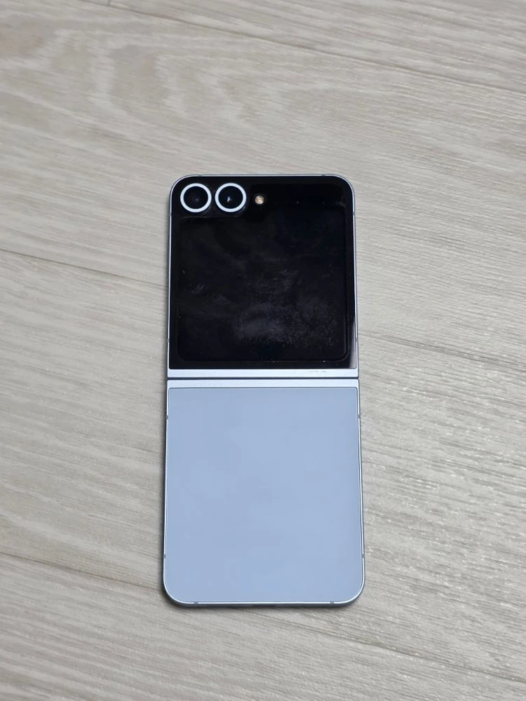 갤럭시 Z 플립6 아이스블루 256GB 이미지