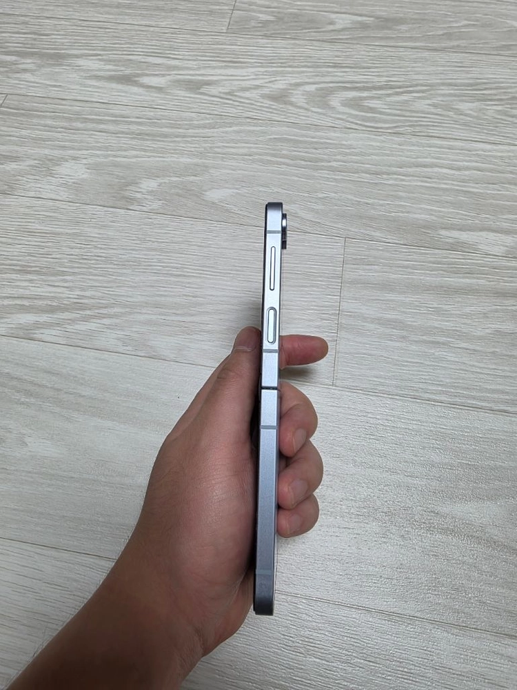 갤럭시 Z 플립6 아이스블루 256GB 이미지
