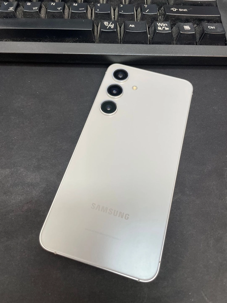 갤럭시S24 그레이 256GB 무잔상 상태좋은 중고48만8천팝니다 이미지