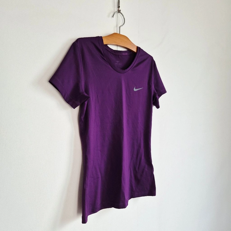 [새상품/L] 나이키 DRI-FIT 퍼플 반팔티 / Nike / 헬스,러닝,요가,필라테스, 실내운동 이미지