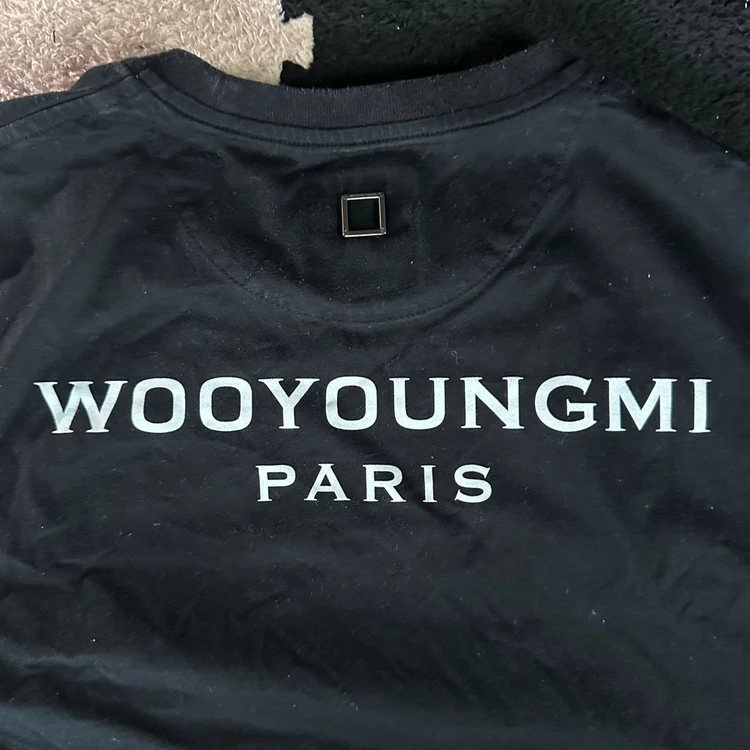 [정품/44] 우영미 백로고 메탈탭 반팔 티셔츠 블랙 (WOOYOUNGMI Back Logo T-Shirt) 이미지