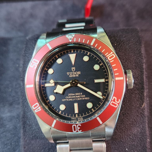 튜더 블랙베이 버건디 41mm 풀구성 이미지