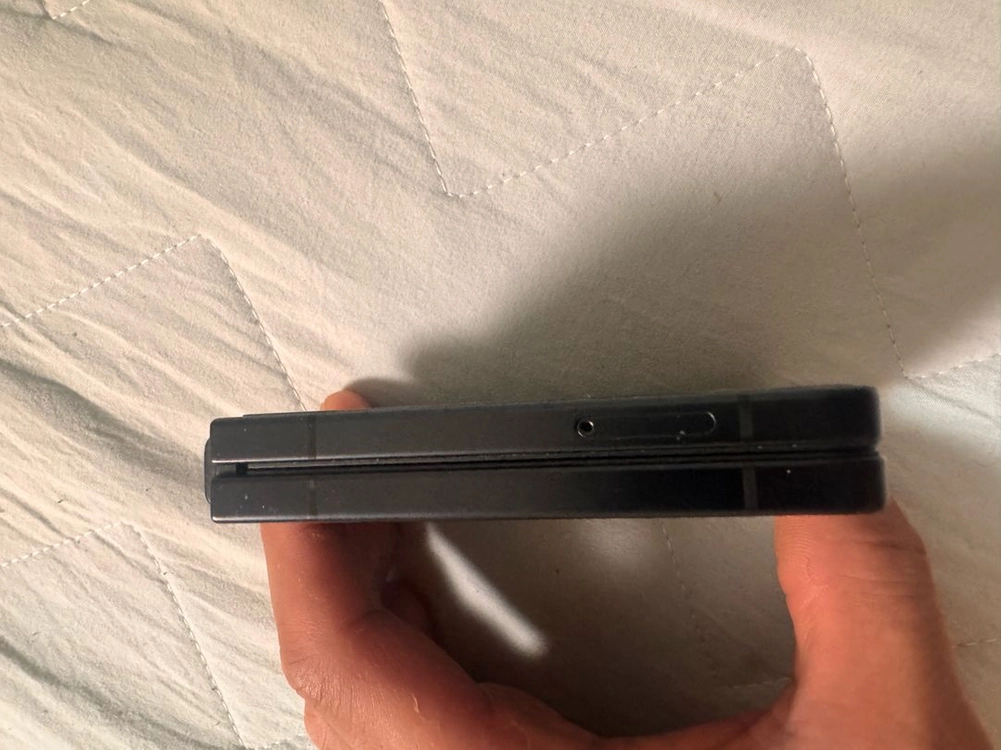 갤럭시 Z플립 7 256Gb 블랙색상 이미지
