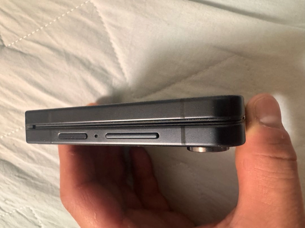 갤럭시 Z플립 7 256Gb 블랙색상 이미지
