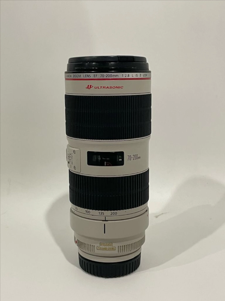 70-200mm F2.8 망원렌즈 이미지
