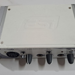 4채널 USB 오디오 인터페이스 이미지