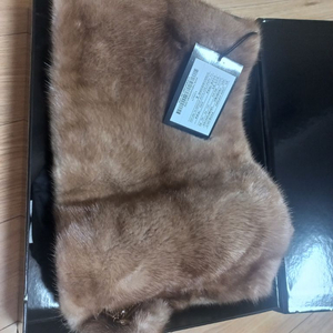 랑방 밍크 머플러 ㆍ엠블엠 브로치 이미지