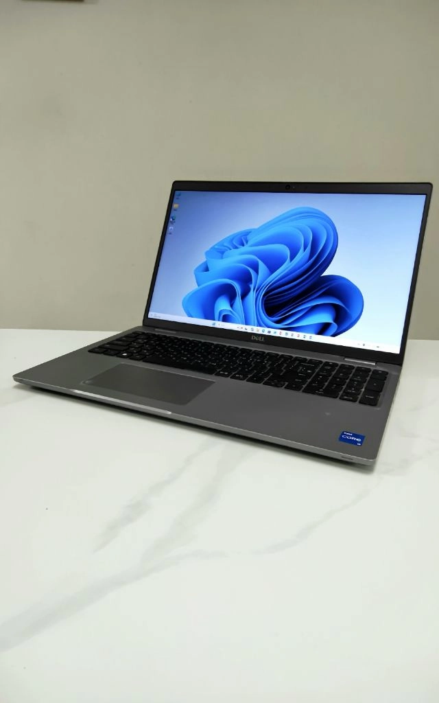Dell Latitude 5520 델 래티튜드 5520 i5-11세대 이미지