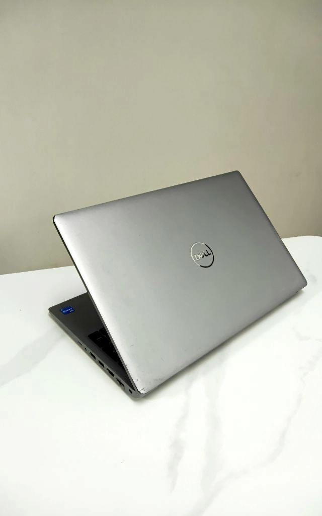 Dell Latitude 5520 델 래티튜드 5520 i5-11세대 이미지