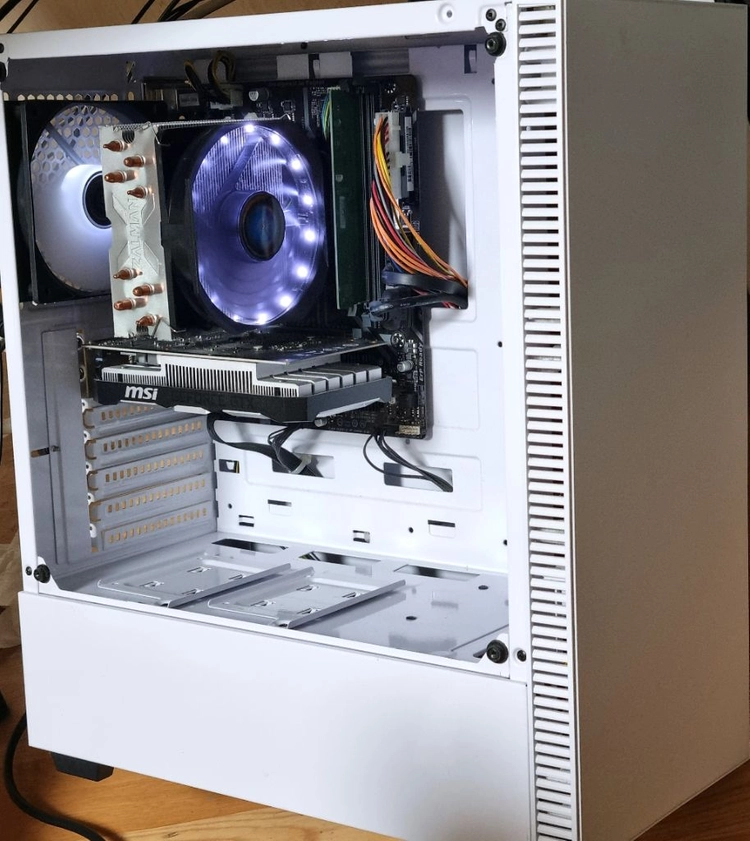 화이트 게이밍 컴퓨터 PC 본체 i5-9400f gtx 1650 삼성 ssd 860evo 256g - 안심되는 중고거래