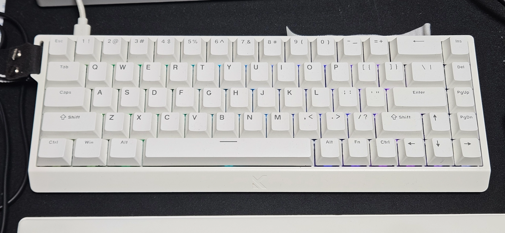 ace68 8k 자석축 키보드 - 안심되는 중고거래