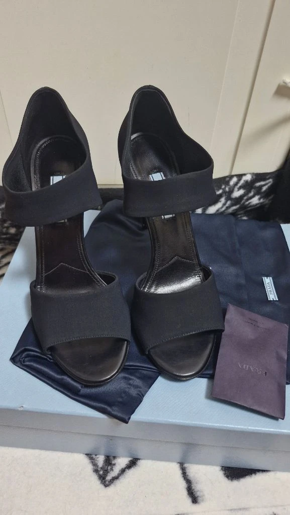 프라다 블랙 나일론 밴딩 오픈토 하이힐 이미지