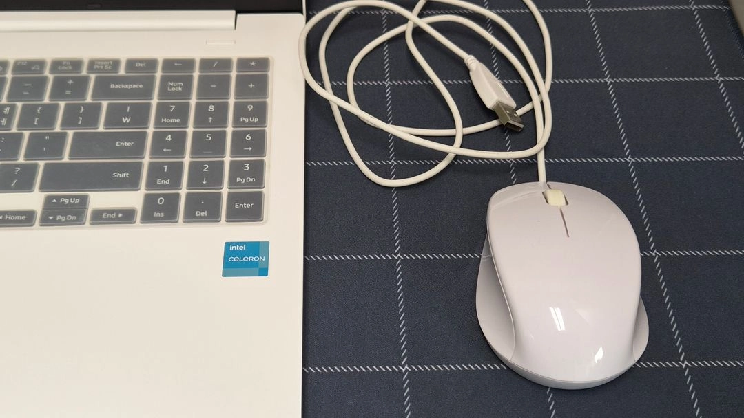 삼성 NT550XDA 셀레론11세대 미사용 신품급 노트북 사양업글 이미지