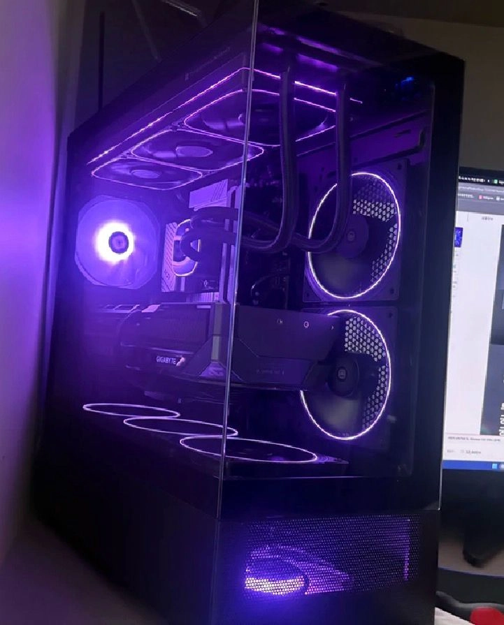 컴퓨터 i5-14600k 14코어 20스레드 / rtx5070ti / 커세어 DDR4 32GB 튜닝램 이미지