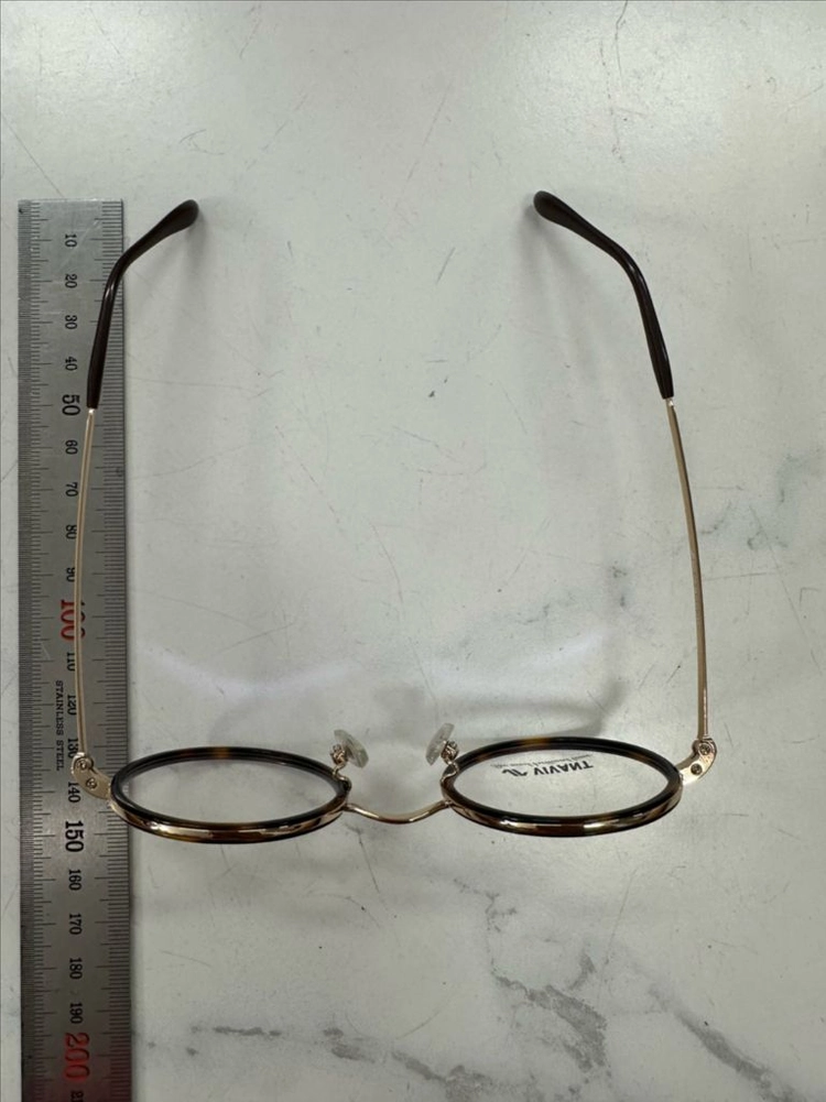 디자인 좋고 럭셔리한 국산 자존심 연예인 브랜드 미사용 비방트 졸리 C2 메탈 안경 풀세트 판매 합니다 이미지