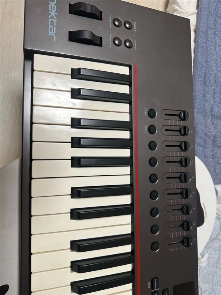 nektar impact Lx61 이미지